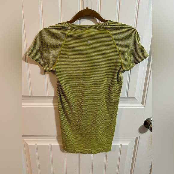 Lululemon Swiftly Tech Short Sleeve Shirt 2.0 We Are From Space Sonic Yellow - Picture 5 of 5